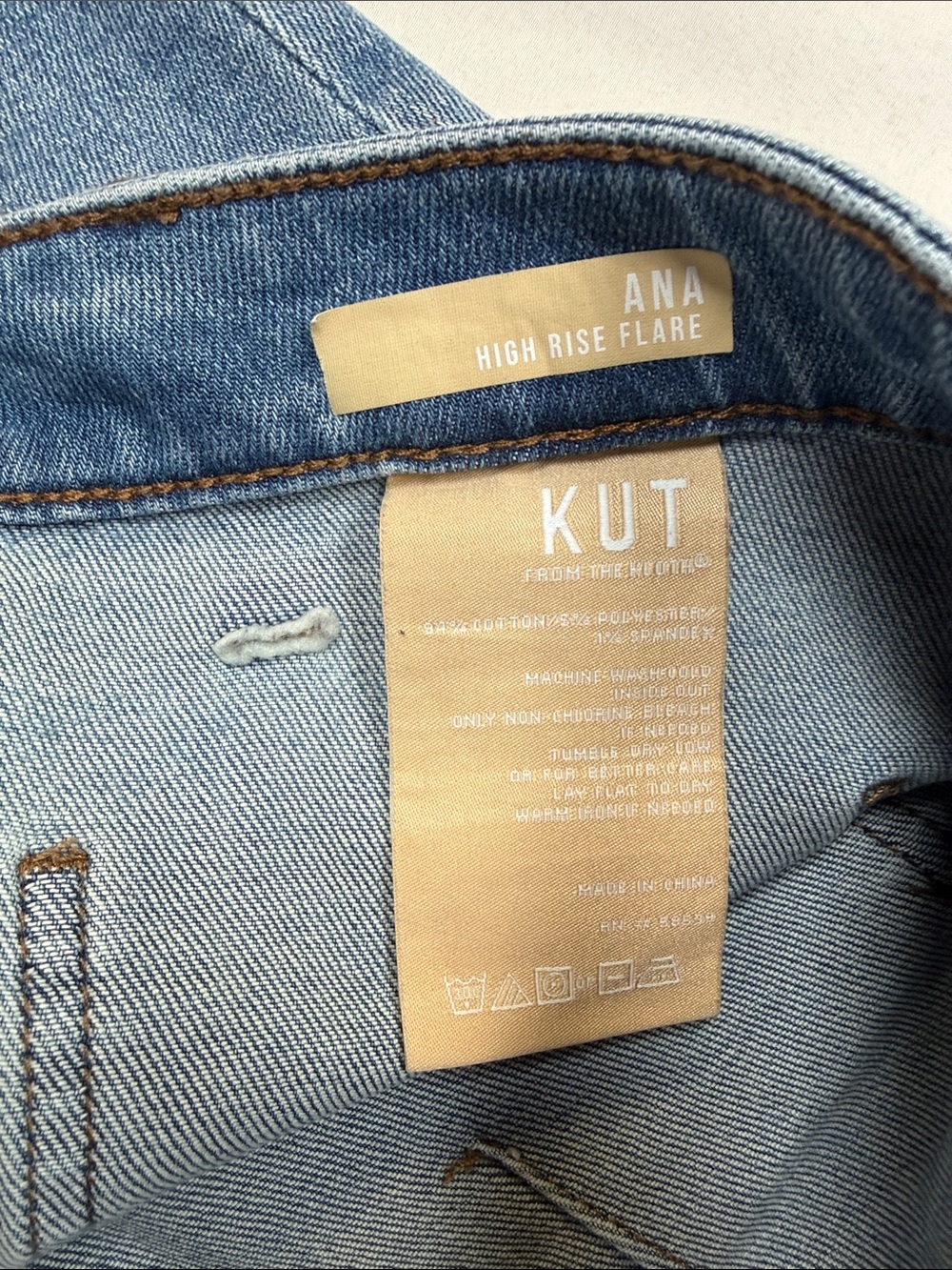 Kut from the Kloth Medium Wash Wide-Leg Jeans - Picture 6 of 7